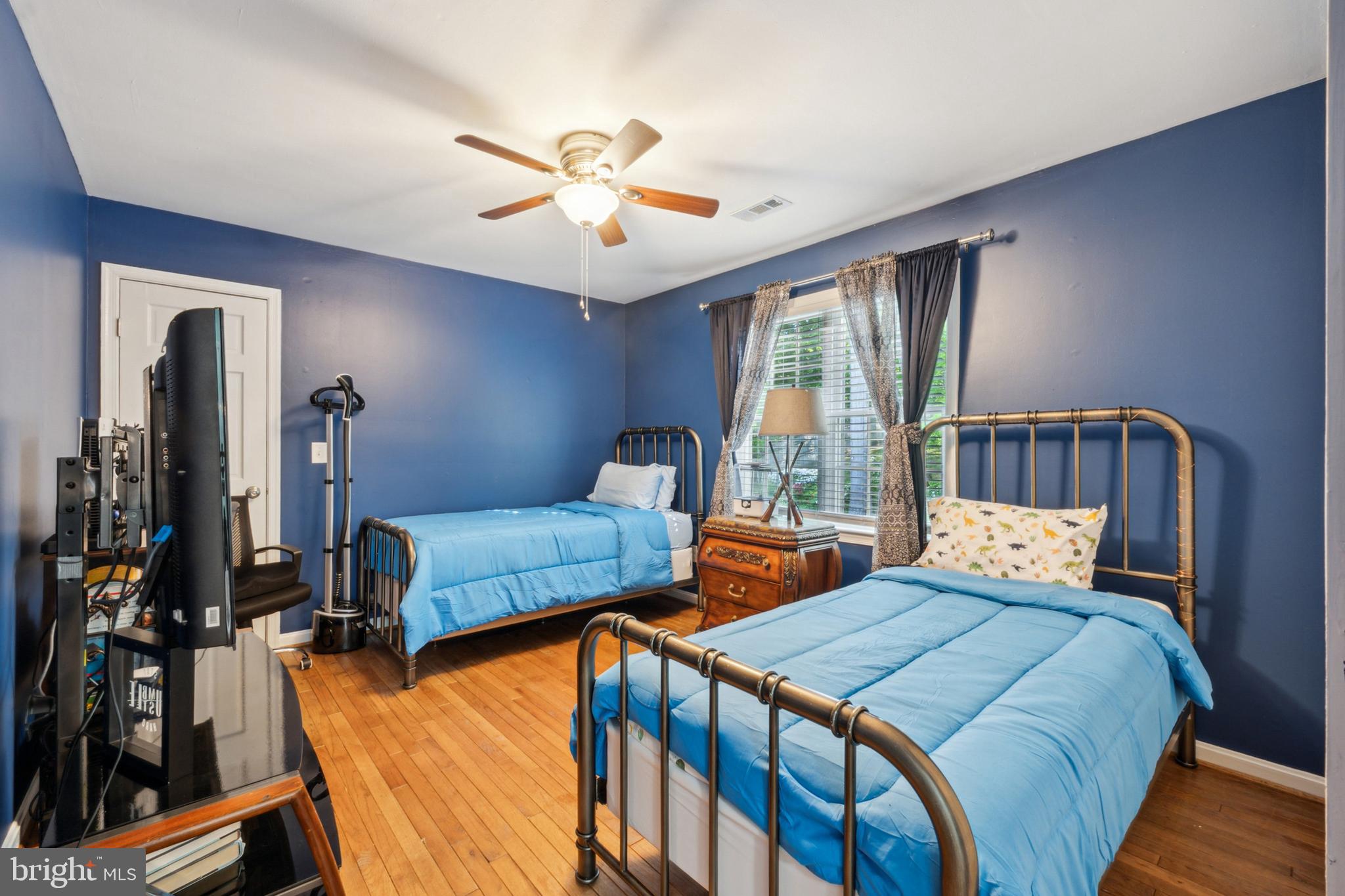 18600 Cabin Road Triangle, VA 22172 - Photo 35 of 39 a bedroom with two beds and a chandelier