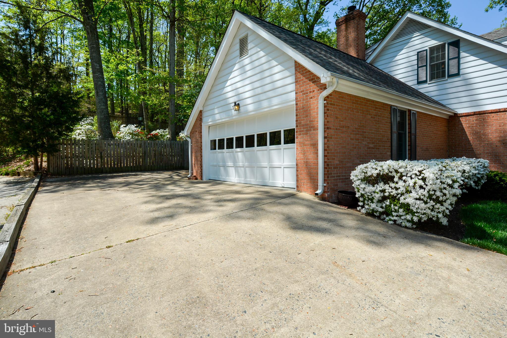 18600 Cabin Road Triangle, VA 22172 - Photo 5 of 39 a front view of a house with a yard