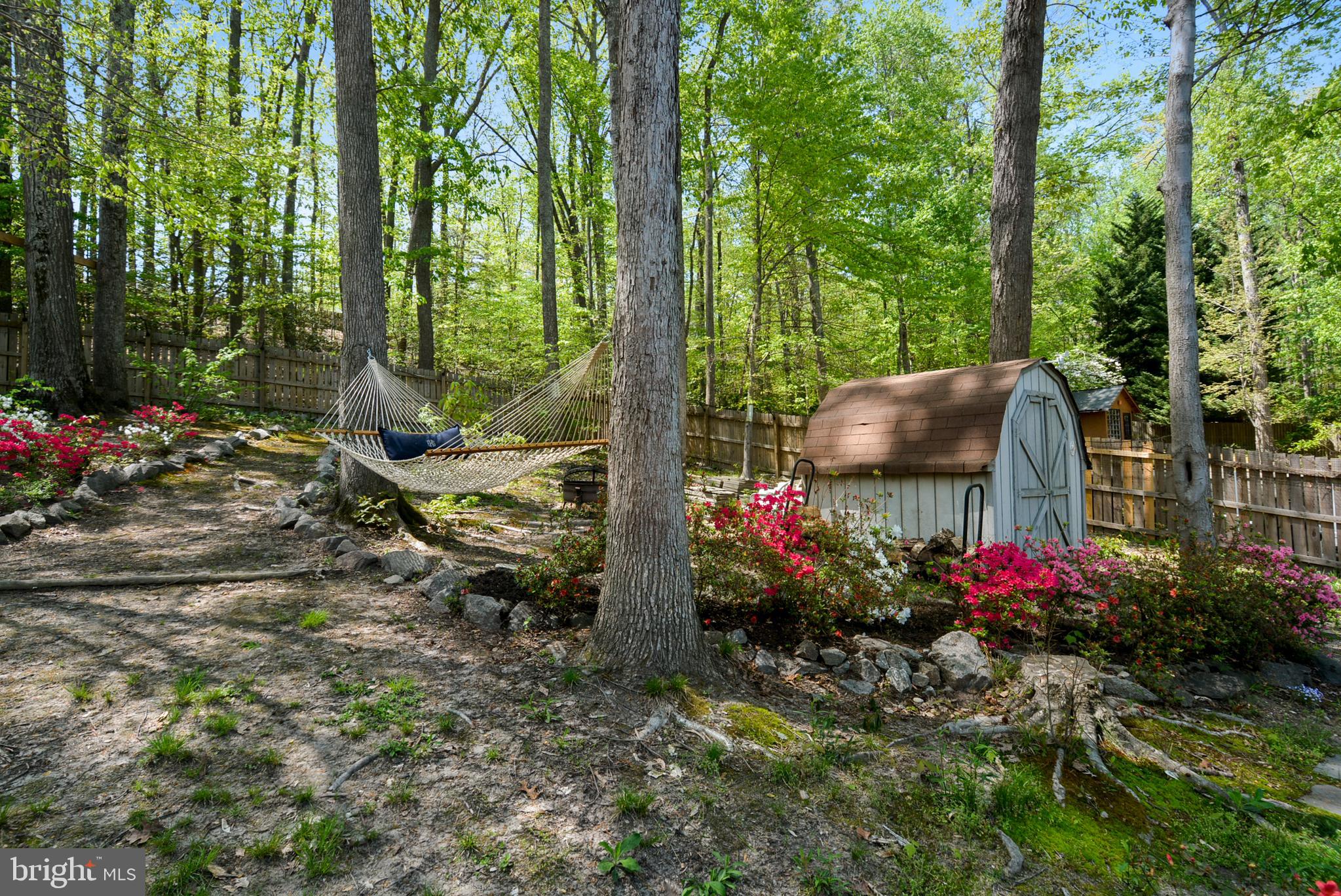 18600 Cabin Road Triangle, VA 22172 - Photo 8 of 39 a backyard of a house with lots of green space and fountain