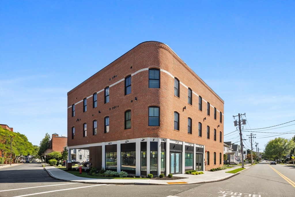 198 Albion Street, Unit 202 Wakefield, MA 01880 - Photo 11 of 13 a front view of a building