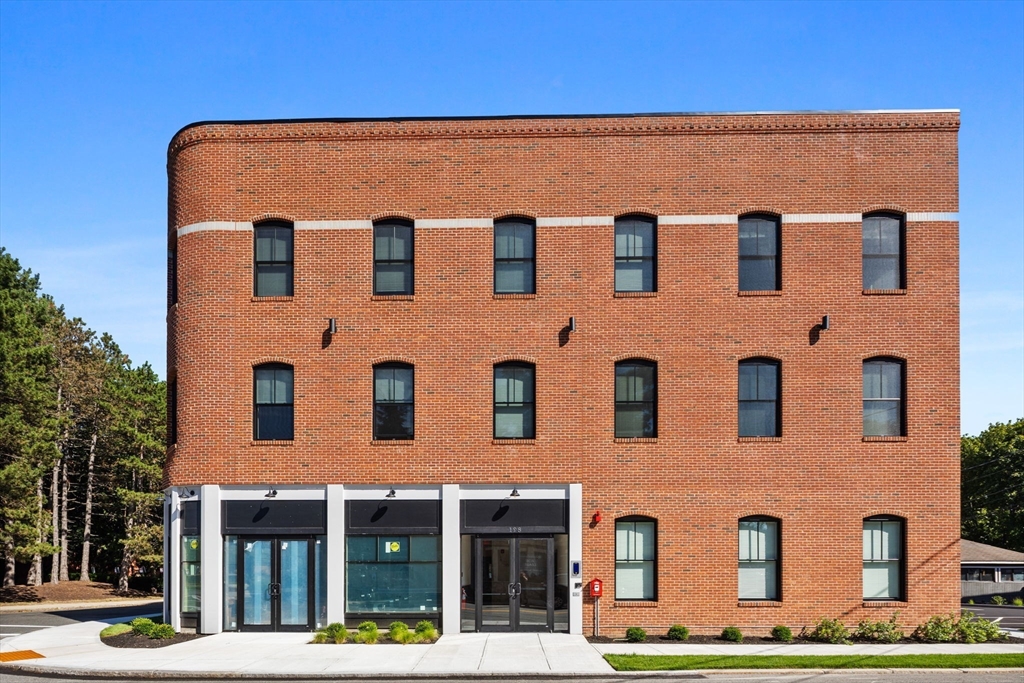 198 Albion Street, Unit 202 Wakefield, MA 01880 - Photo 9 of 13 a tall building with a outdoor space