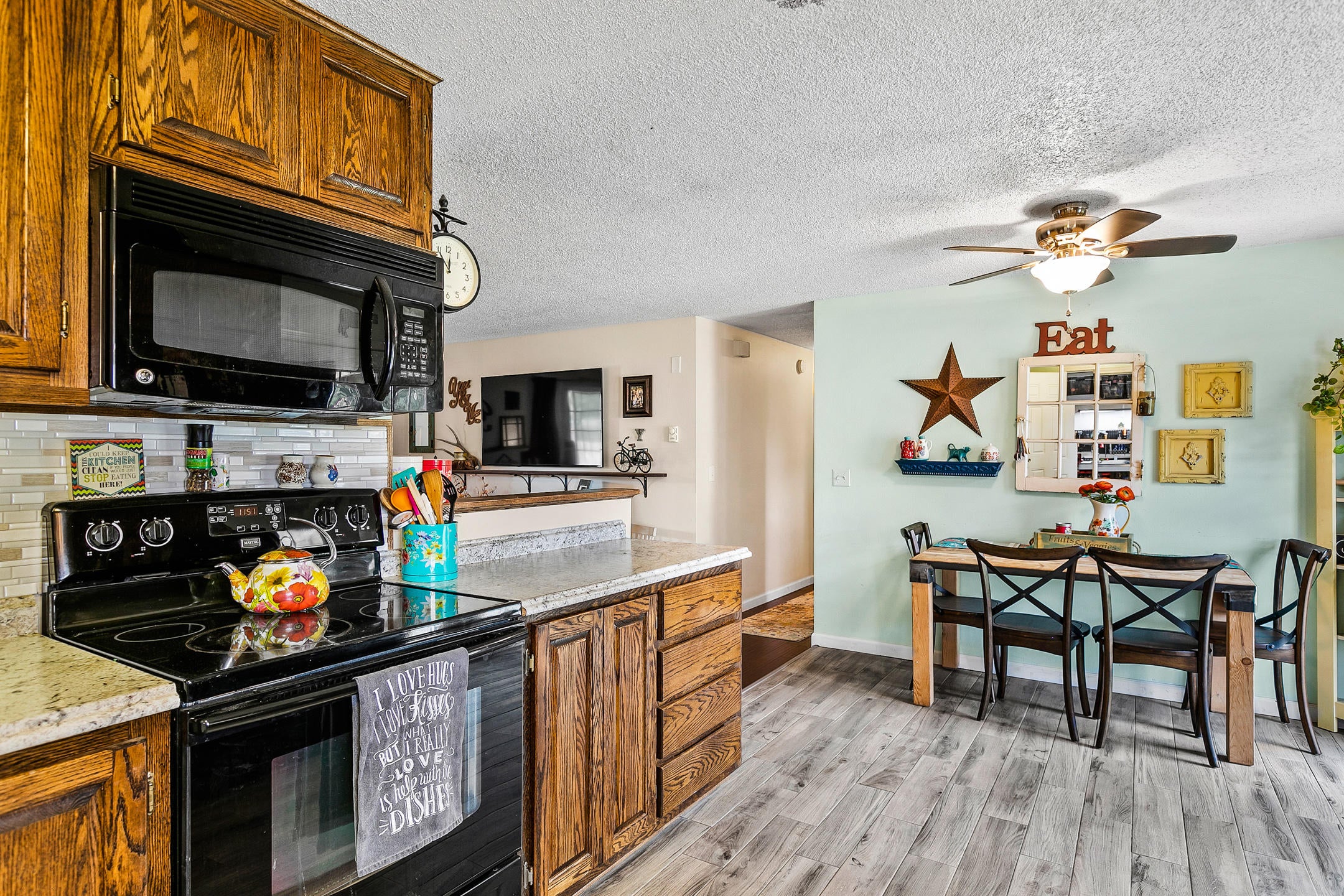 2329 Southwest 24th Street Redmond, OR 97756 - Photo 9 of 28 2020_08_07_2329_sw_24th_st_rdm-18