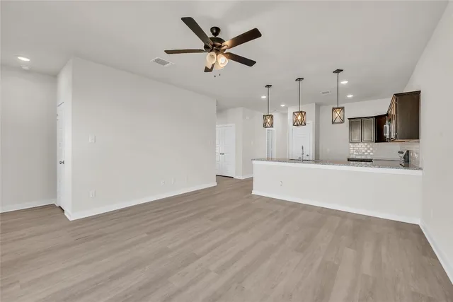 $275,900 | 121 Walk Way, Jarrell, TX 76537