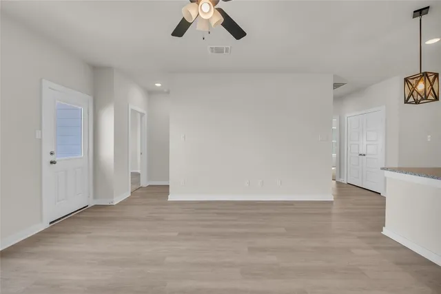 $275,900 | 121 Walk Way, Jarrell, TX 76537