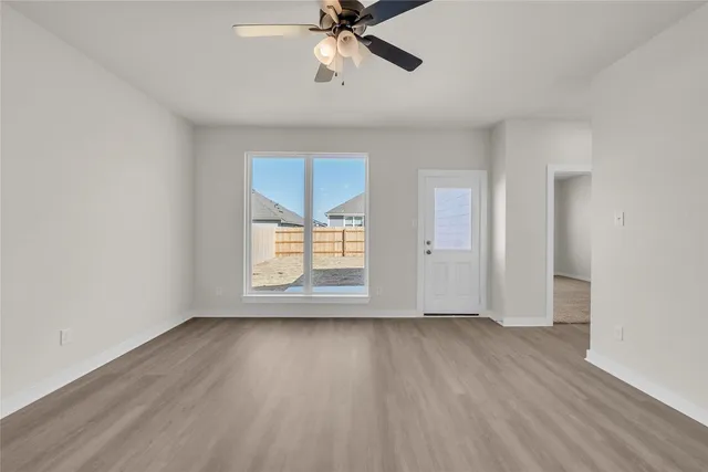 $275,900 | 121 Walk Way, Jarrell, TX 76537