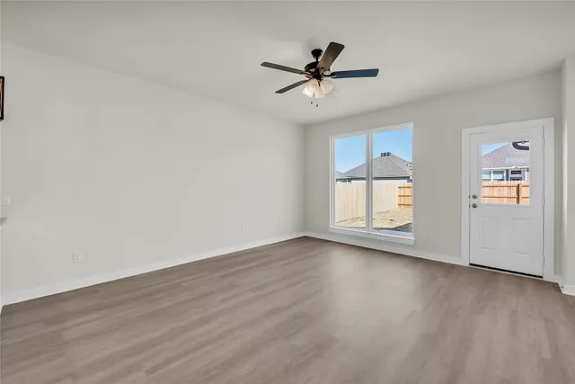 $275,900 | 121 Walk Way, Jarrell, TX 76537