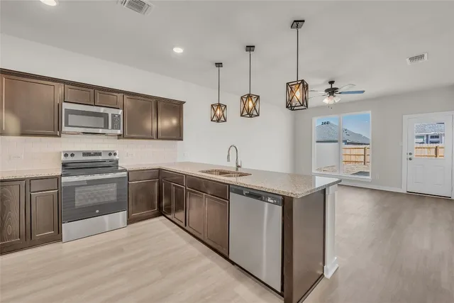 $275,900 | 121 Walk Way, Jarrell, TX 76537