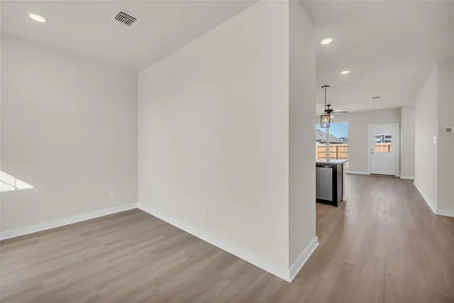 $275,900 | 121 Walk Way, Jarrell, TX 76537