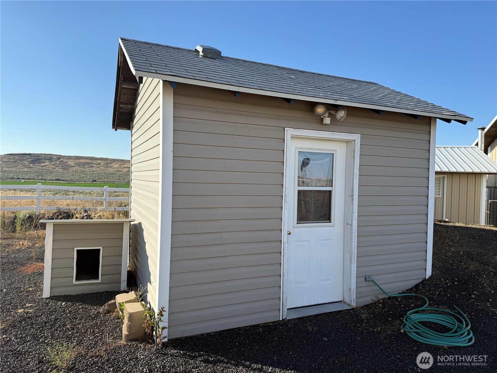 15977 Laney Bros Road East Odessa, WA 99159 - Photo 27 of 33 a front view of a house with garden