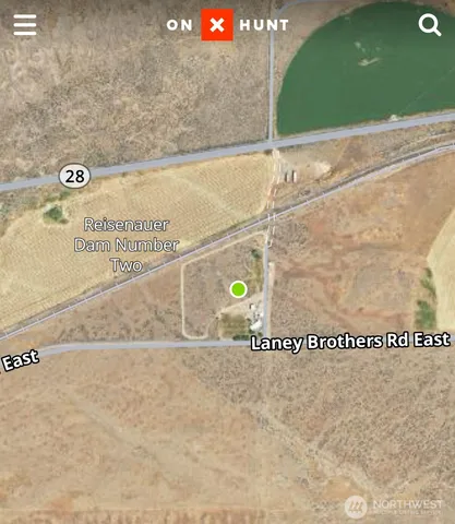 a view of a back yard