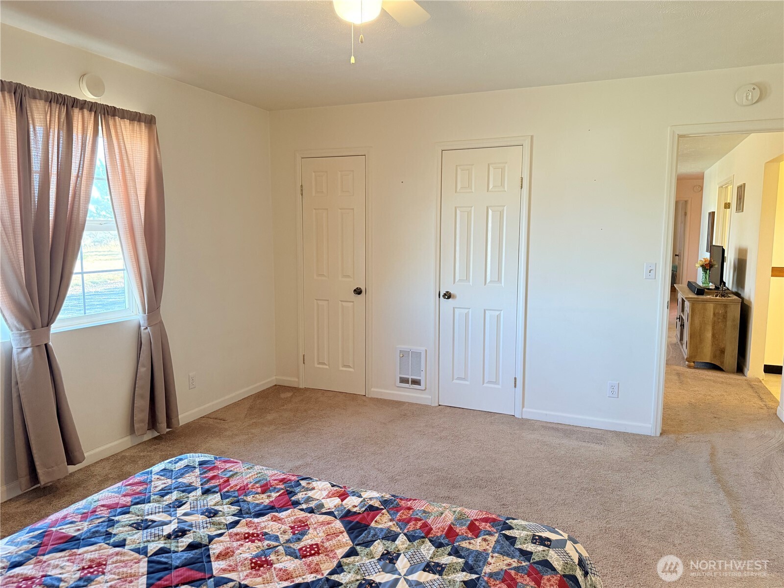 15977 Laney Bros Road East Odessa, WA 99159 - Photo 8 of 33 a very nice looking room with a window
