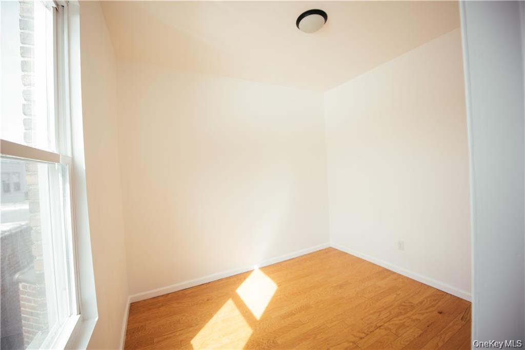 1443 Beach Avenue Bronx, NY 10460 - Photo 24 of 25 a view of a bathtub in a bathroom