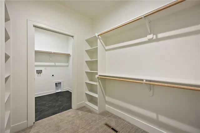 $565,000 | 4412 Northeast Gateway Drive, Lee's Summit, MO 64064