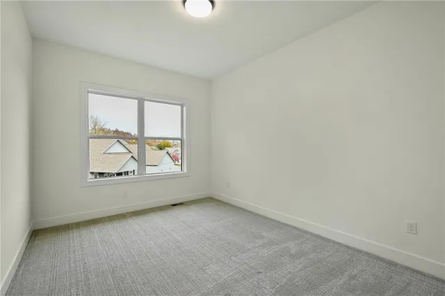 $565,000 | 4412 Northeast Gateway Drive, Lee's Summit, MO 64064