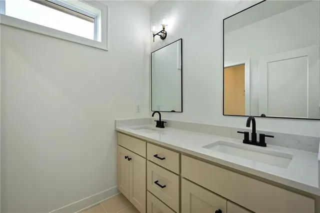 $565,000 | 4412 Northeast Gateway Drive, Lee's Summit, MO 64064