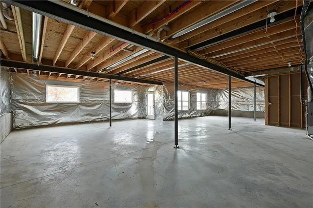 $565,000 | 4412 Northeast Gateway Drive, Lee's Summit, MO 64064