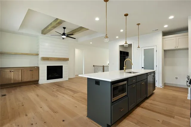 $565,000 | 4412 Northeast Gateway Drive, Lee's Summit, MO 64064