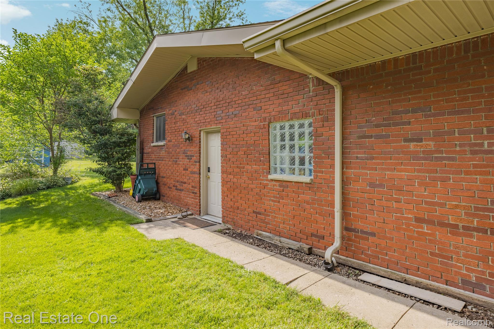 2810 Walbridge Drive Rochester, MI 48307 - Photo 38 of 58 2810 Walbridge - OnDemand Pix Photography (36).jpg