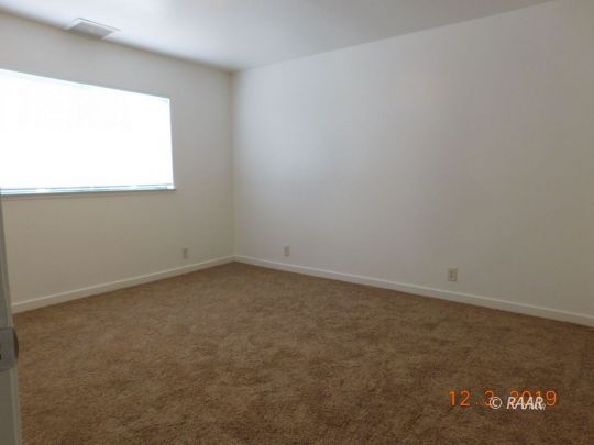 613 Ginger Avenue Ridgecrest, CA 93555 - Photo 8 of 9 an empty room with a window
