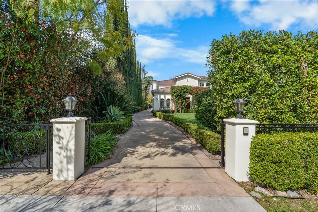 3255 Lombardy Road Pasadena, CA 91107 - Photo 63 of 69 automated front gate onto property