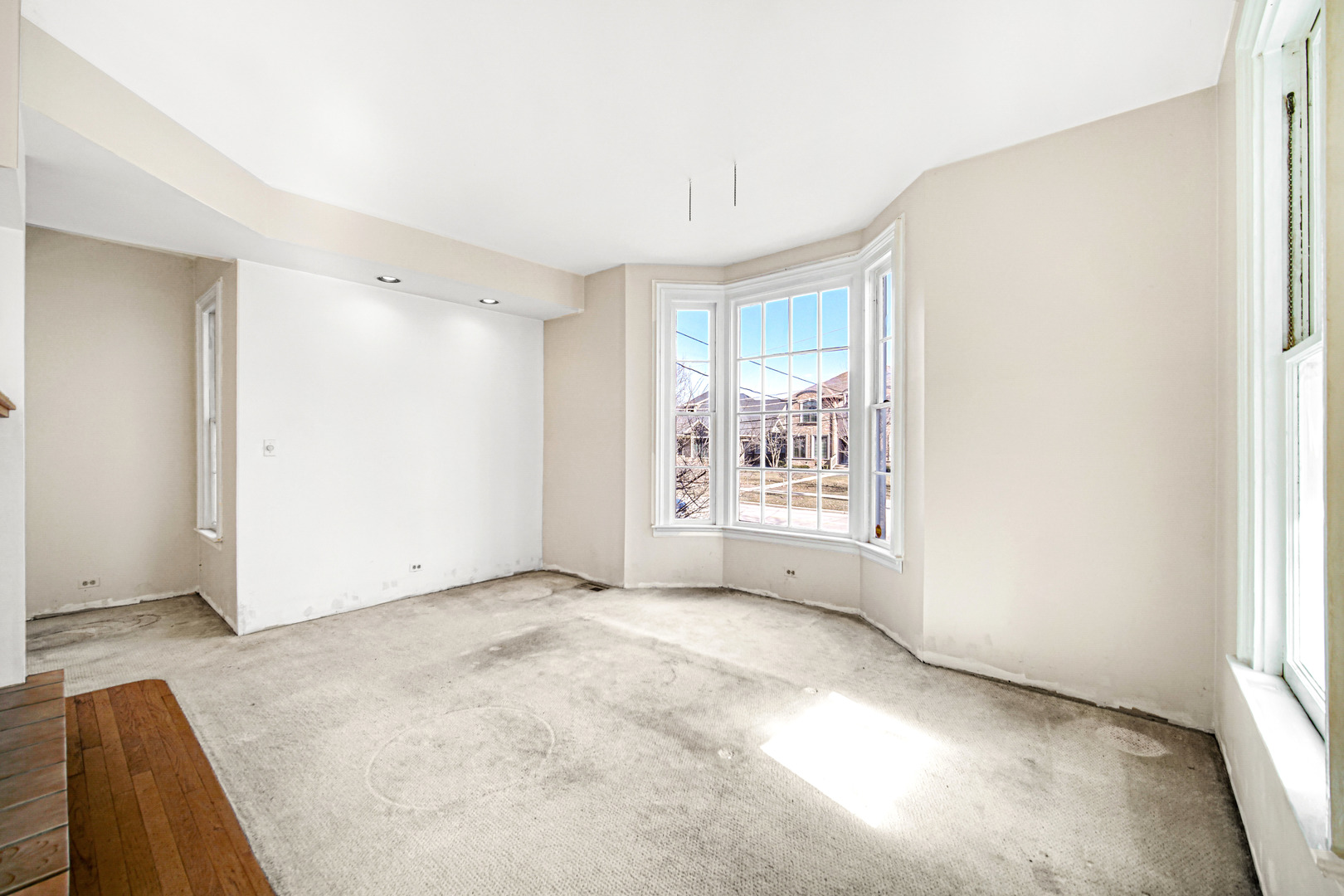 118 North Prospect Avenue Park Ridge, IL 60068 - Photo 8 of 28 Gallery Image 8