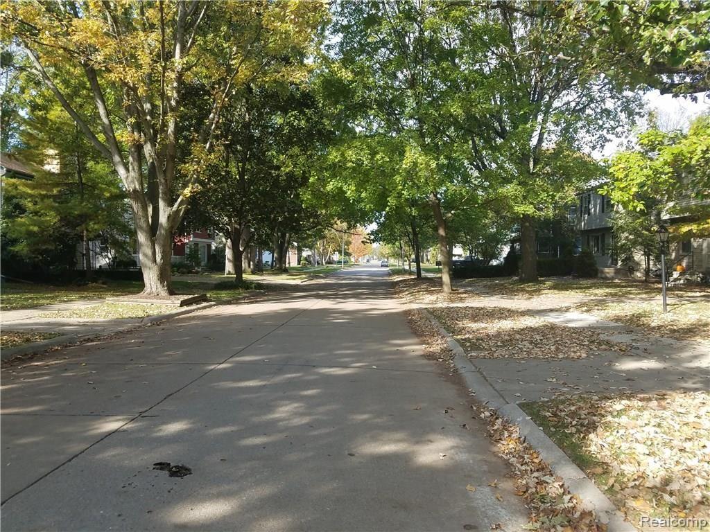 2180 Hampton Road Grosse Pointe, MI 48236 - Photo 5 of 37 20171019_112854 (1).jpg