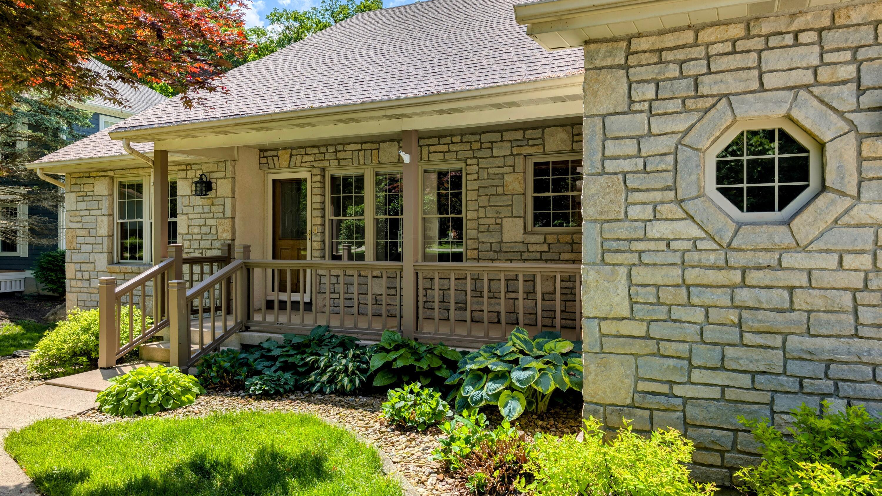 233 Greenbrier Road Sunbury, OH 43074 - Photo 3 of 25 3