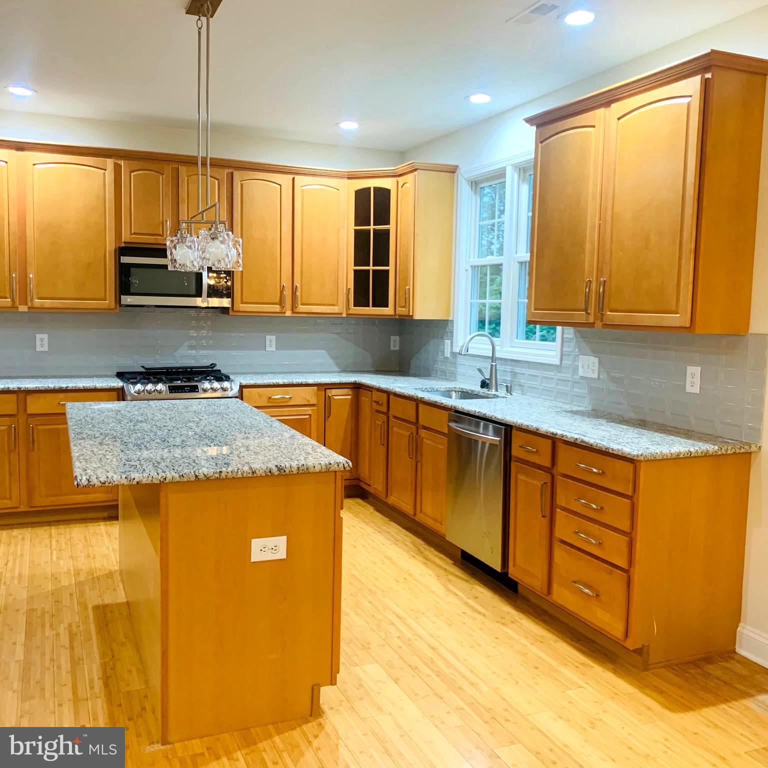 18 Springville Way Mount Laurel, NJ 08054 - Photo 11 of 42 EAT-IN KITCHEN