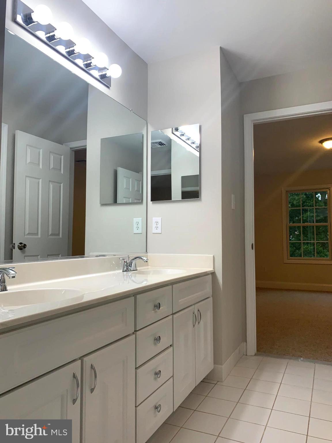 18 Springville Way Mount Laurel, NJ 08054 - Photo 31 of 42 JACK & JILL BATH