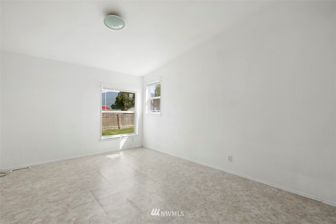 24804 Chase Road Sedro-Woolley, WA 98284 - Photo 11 of 15 Gallery Image 11