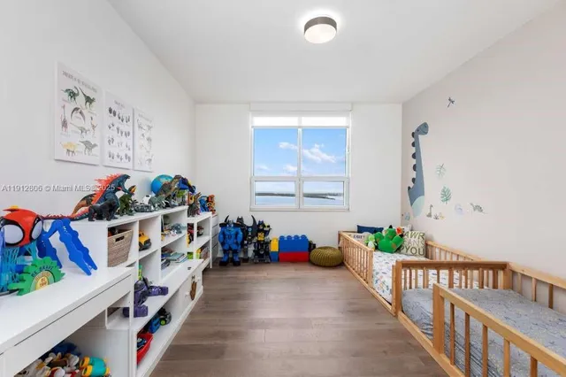 a close up view of a washer and dryer