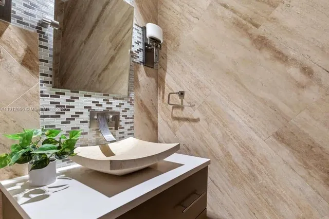 $11,500 | 808 Brickell Key Drive, Unit 2504, Miami, FL 33131