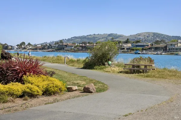$948,000 | 5 Lower Via Casitas, Greenbrae, CA 94904