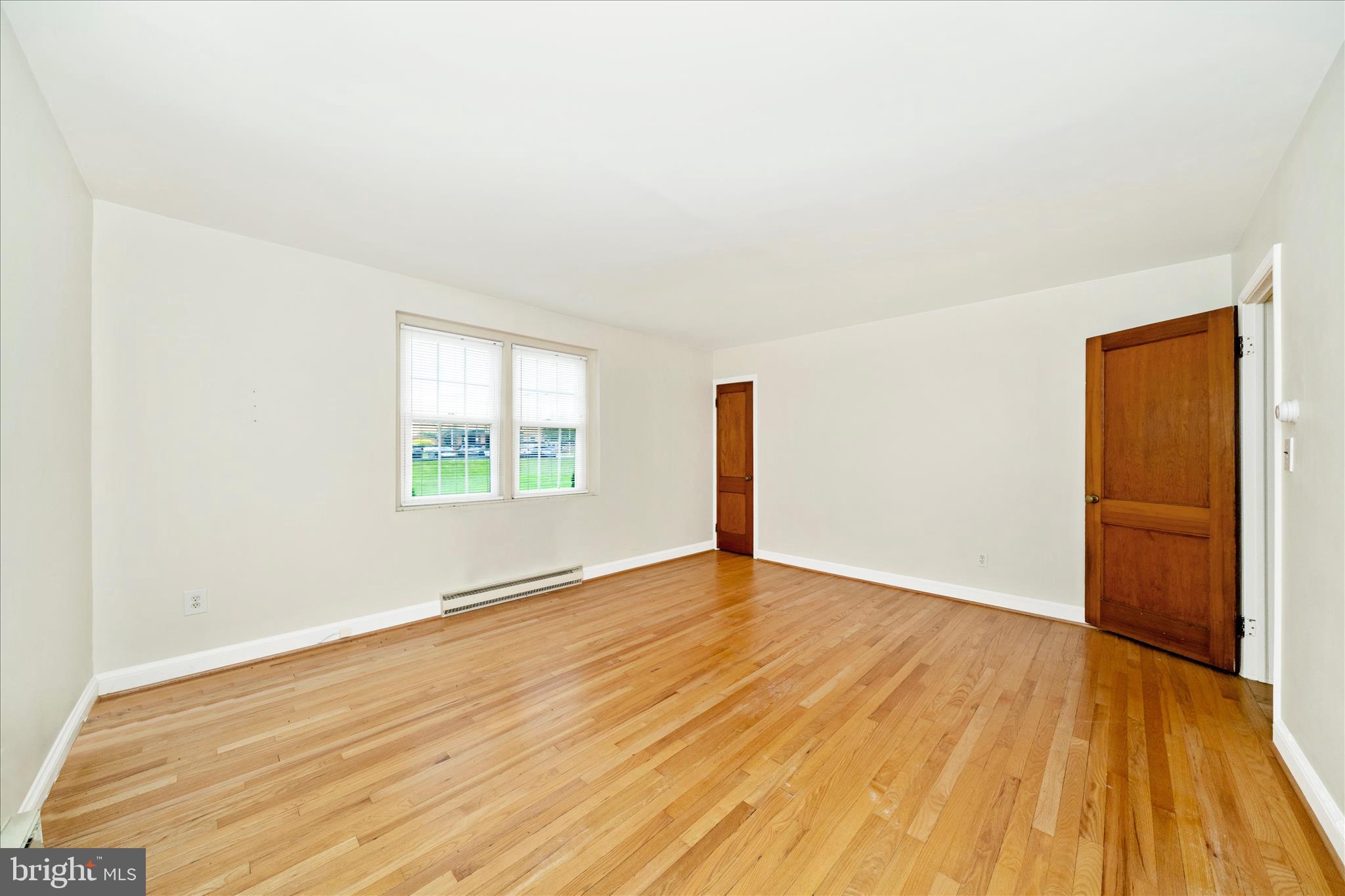 25930 Ridge Road Damascus, MD 20872 - Photo 26 of 62 Unit 4 Living Room