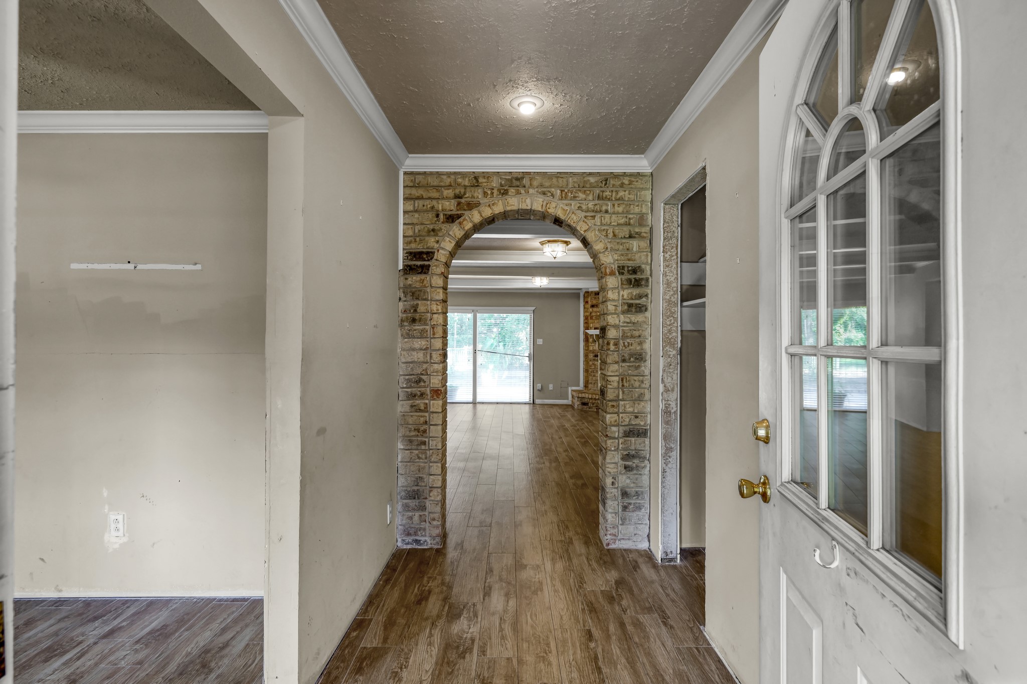 2207 Arendale Lane Spring, TX 77386 - Photo 14 of 30 View looking inward from the front entryway of the home.