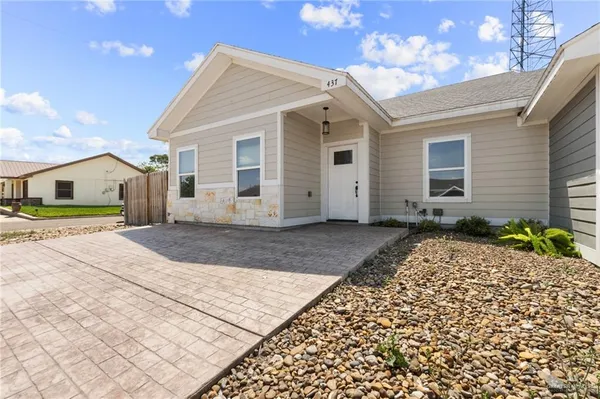 $1,300 | 437 5th Street, La Joya, TX 78560