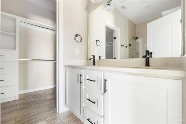 $1,300 | 437 5th Street, La Joya, TX 78560