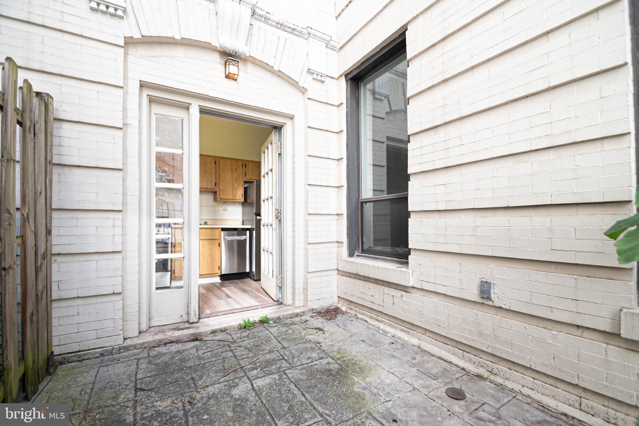 1669 Columbia Road Northwest, Unit 109 Washington, DC 20009 - Photo 33 of 35 a view of a entrance of the house