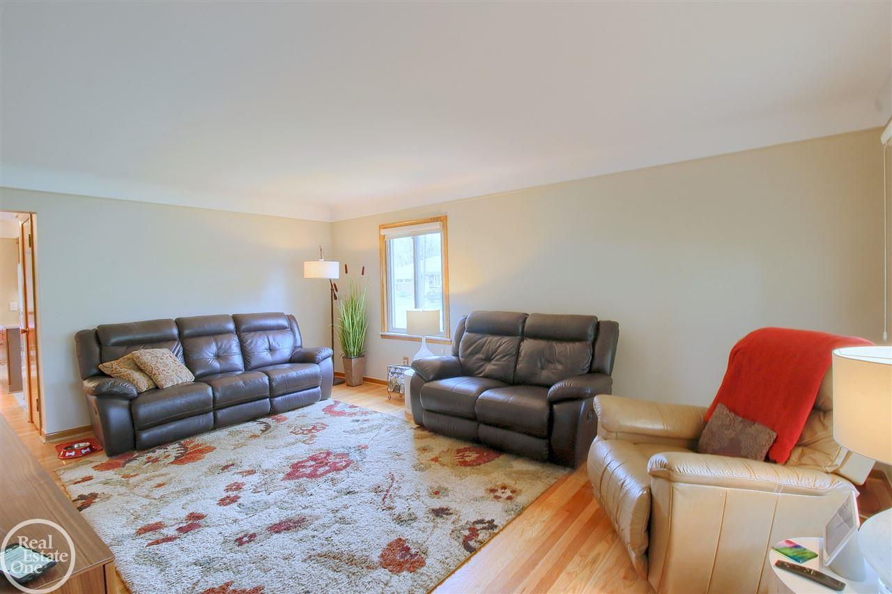 19381 Stephens Road Eastpointe, MI 48021 - Photo 12 of 34 50011862-13.JPG