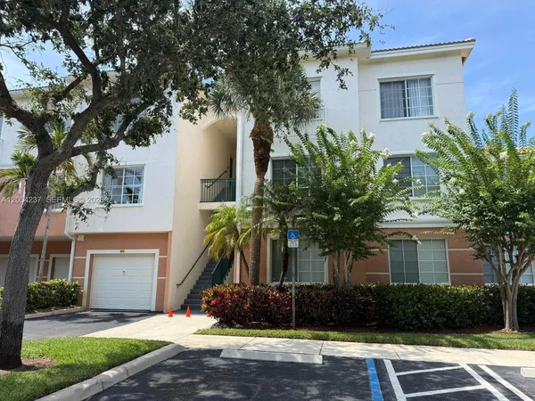 $2,350 | 9208 Myrtlewood Circle West, Unit 208, Palm Beach Gardens, FL 33418