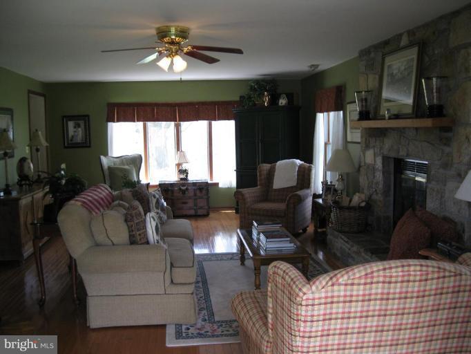 15257 Dover Road Butler, MD 21023 - Photo 13 of 30 Den