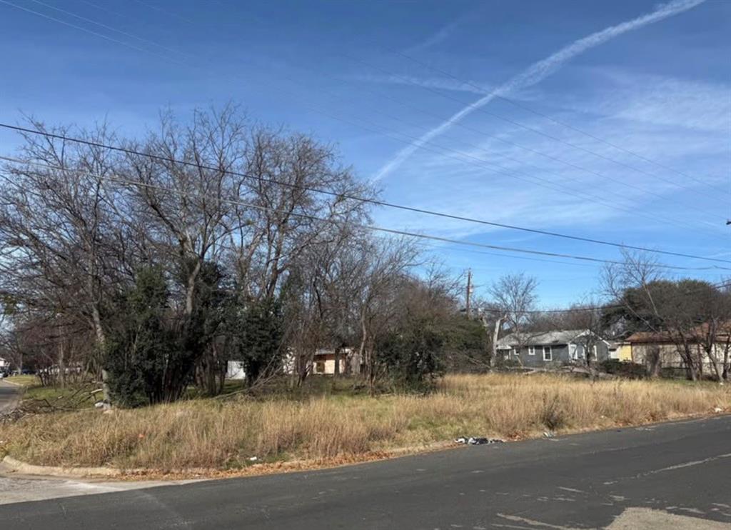 809 Dunn Circle Killeen, TX 76541 - Photo 1 of 6 a view of city street with large trees