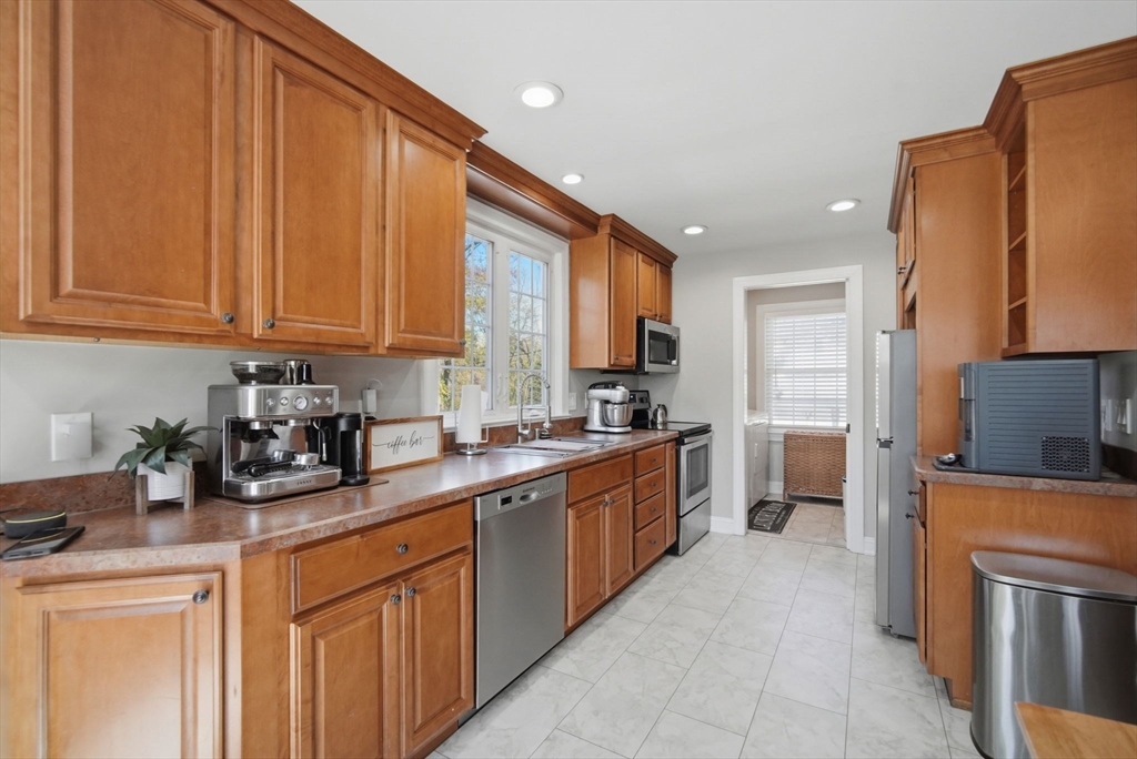 106 Springfield Street Wilbraham, MA 01095 - Photo 4 of 39