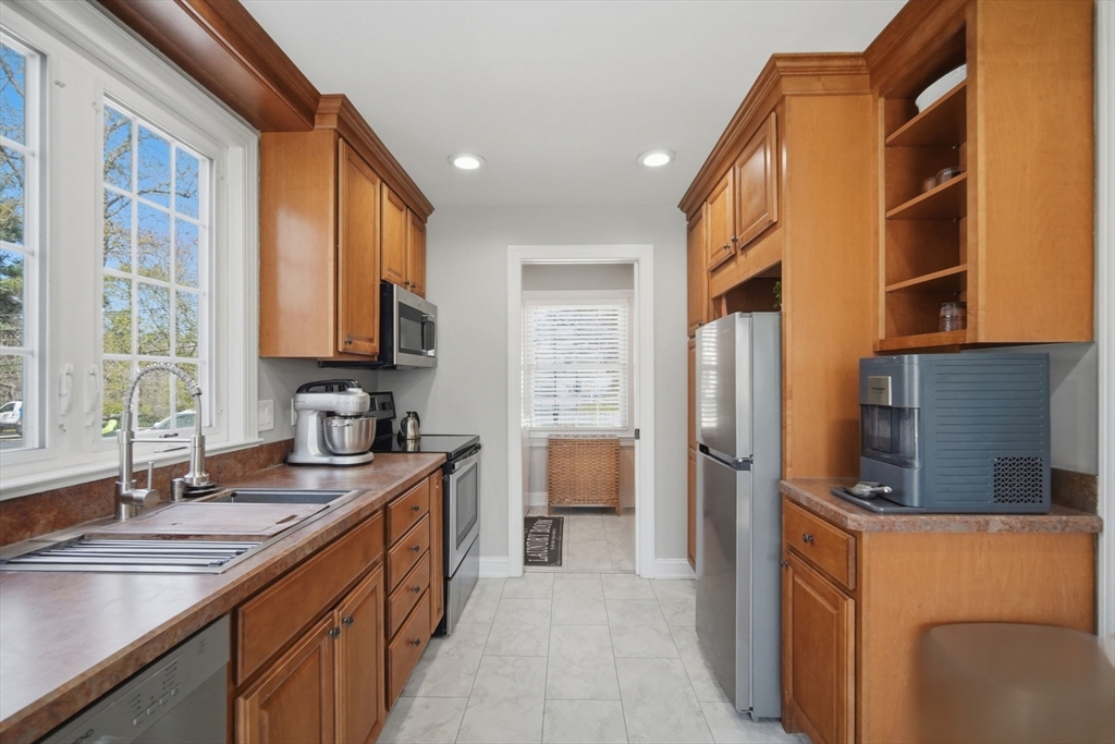 106 Springfield Street Wilbraham, MA 01095 - Photo 5 of 39