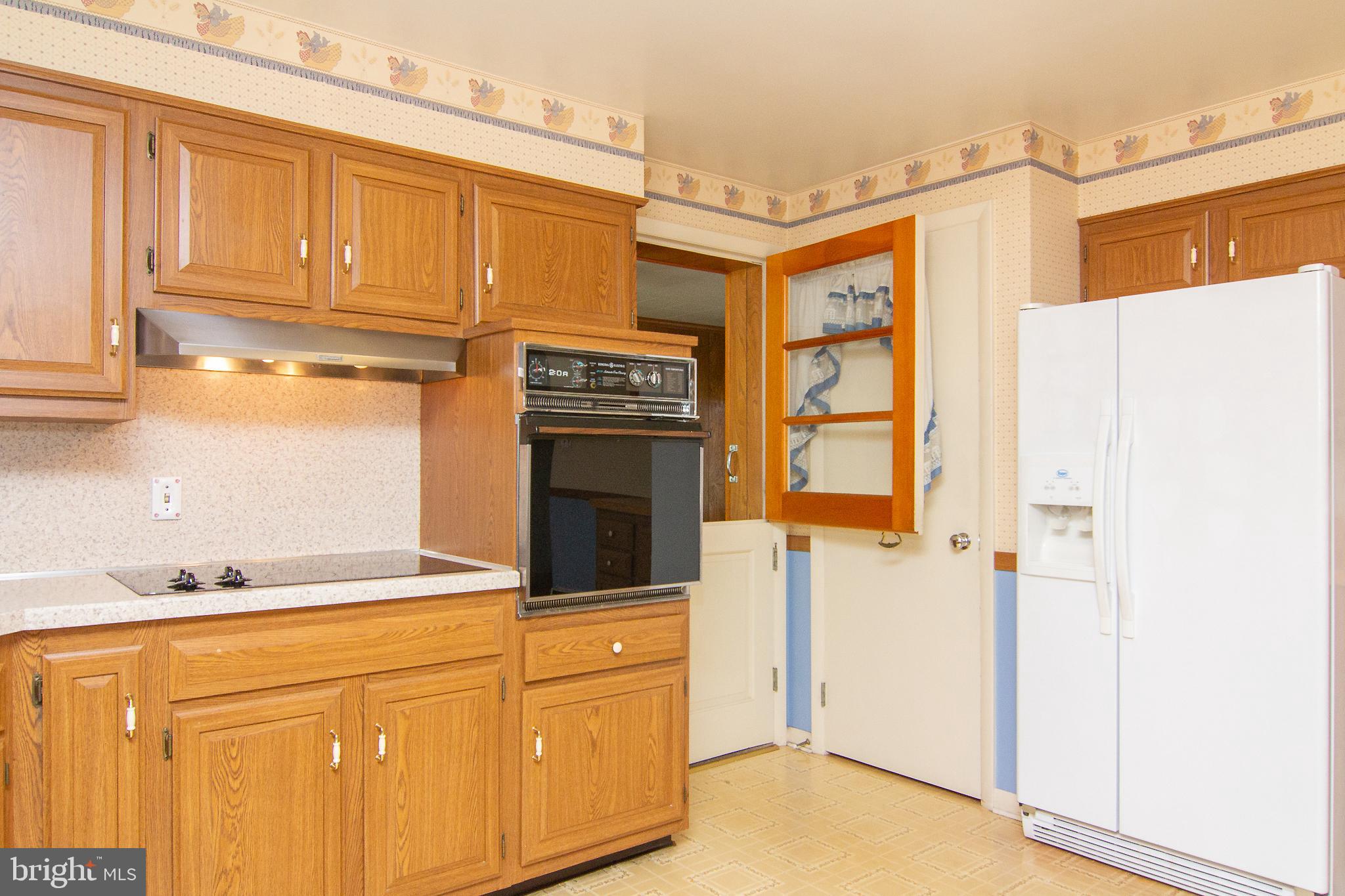 50 Ruel Avenue Hanover, PA 17331 - Photo 12 of 30 Kitchen Door to Breezway