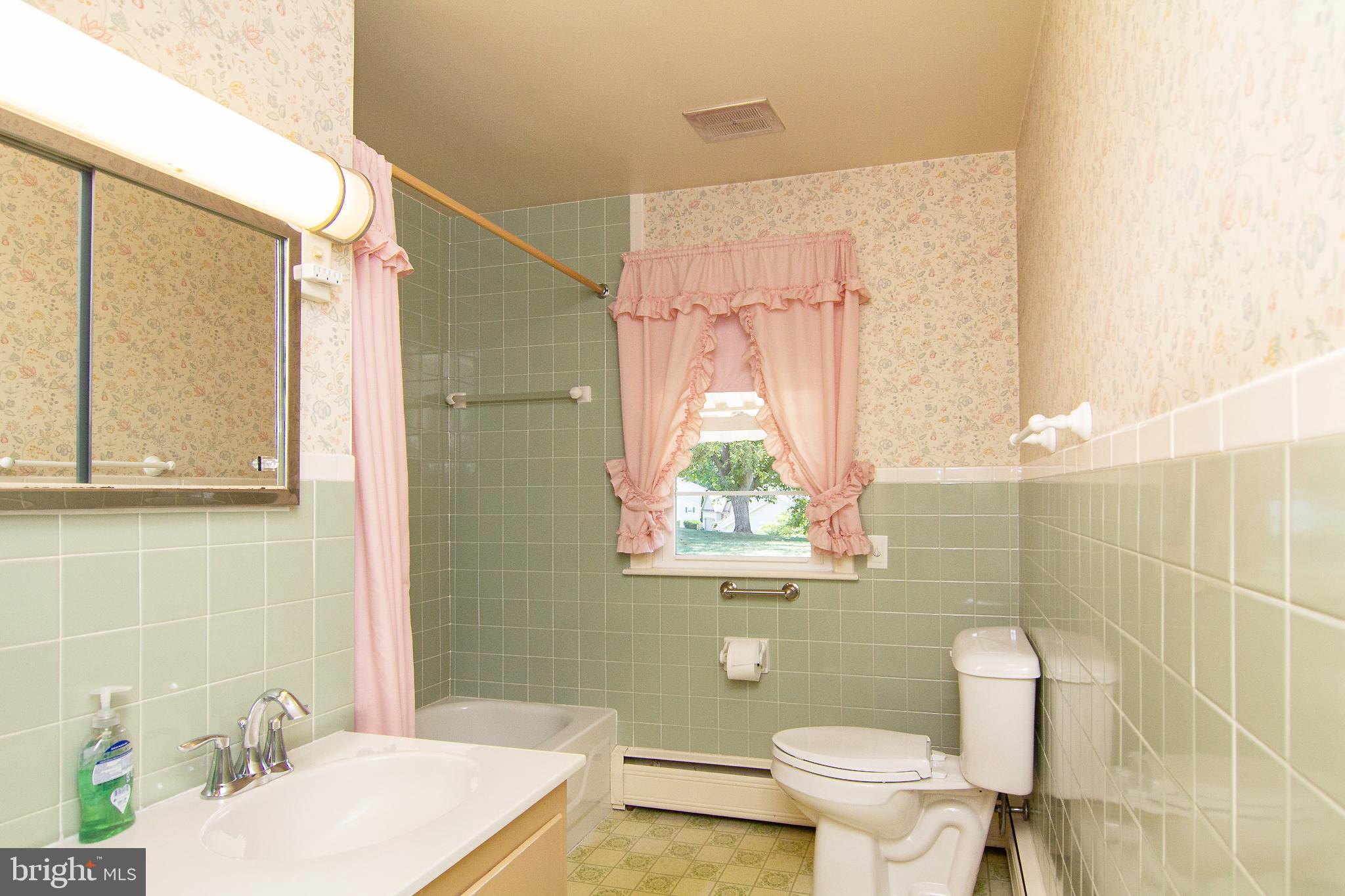 50 Ruel Avenue Hanover, PA 17331 - Photo 21 of 30 Bath