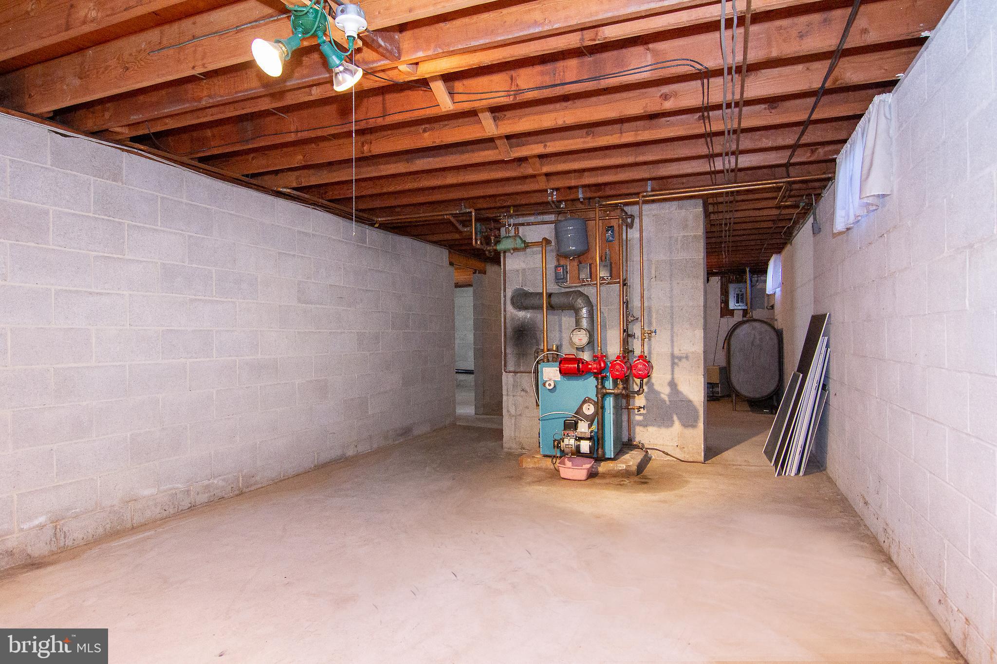 50 Ruel Avenue Hanover, PA 17331 - Photo 29 of 30 Oil Heater
