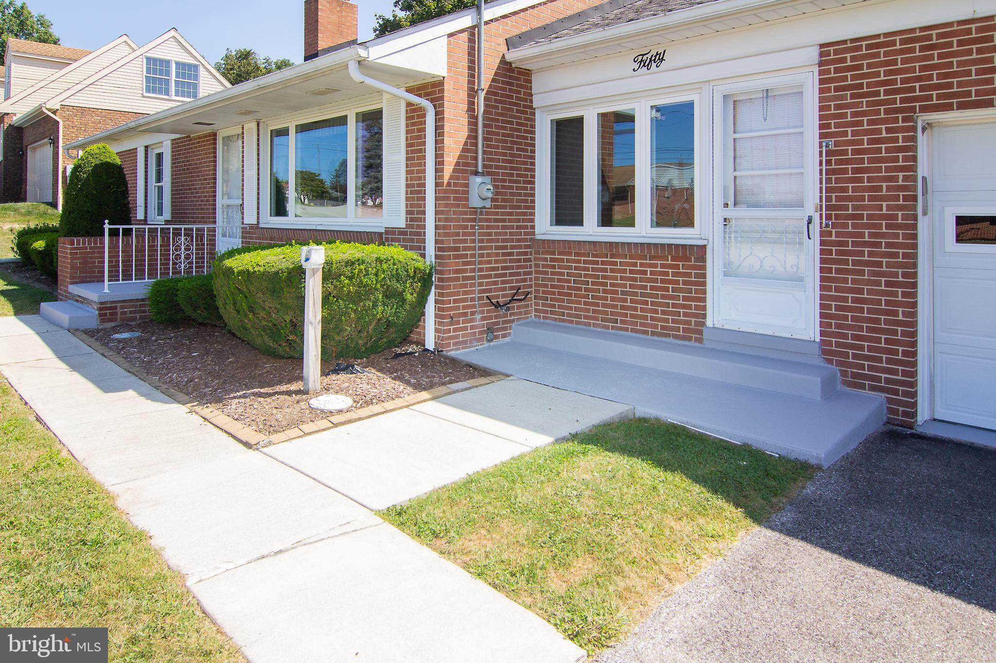 50 Ruel Avenue Hanover, PA 17331 - Photo 4 of 30 Breezeway Door