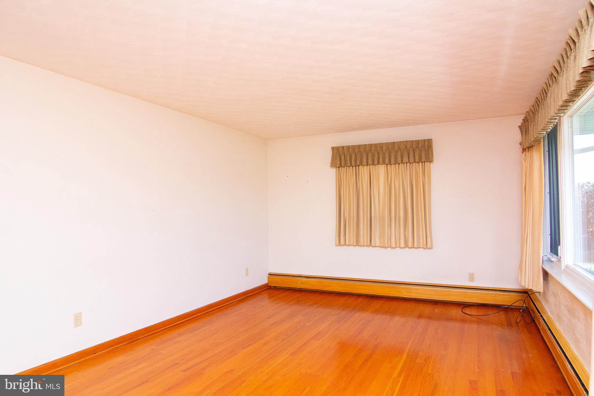 50 Ruel Avenue Hanover, PA 17331 - Photo 9 of 30 Living Room