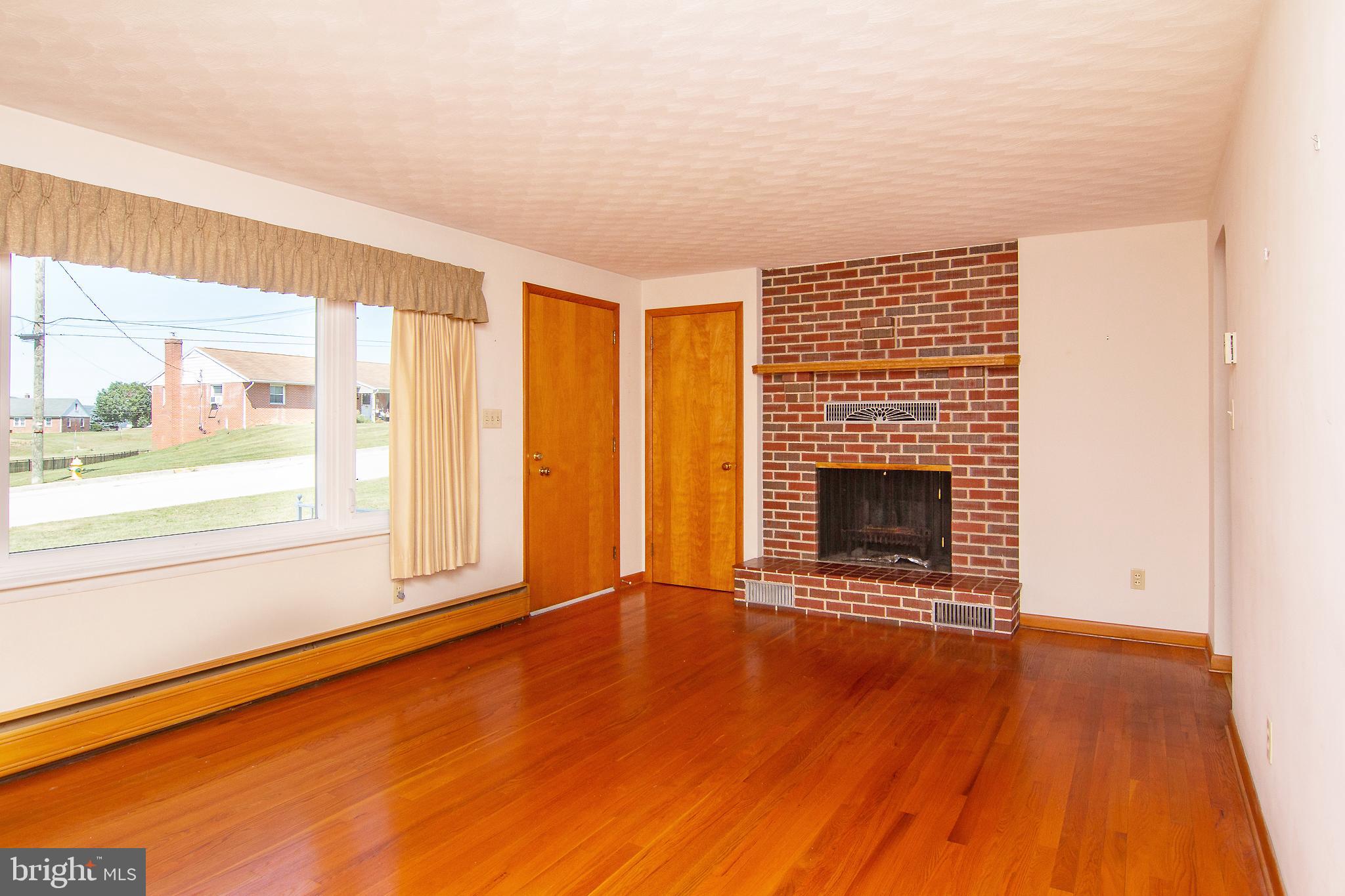 50 Ruel Avenue Hanover, PA 17331 - Photo 10 of 30 Living Room